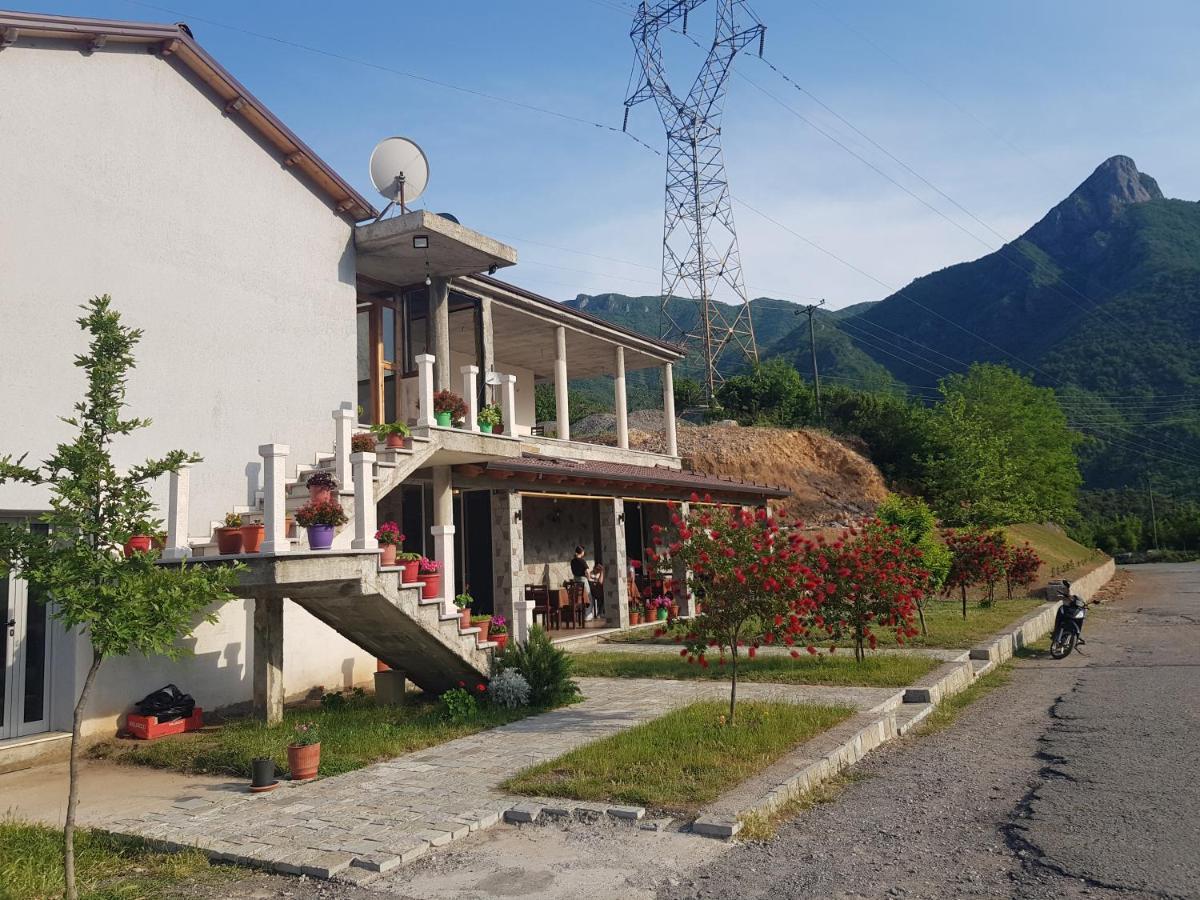 Lugina E Komanit Exterior photo